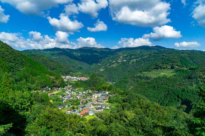 塚原地区から望む家代地区