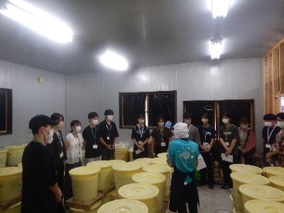 七ツ山婦人加工グループの工場内を見学